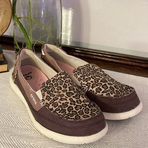 Crocs Walu Wild Graphic Loafer‎ Espresso/Gold Size 10.5